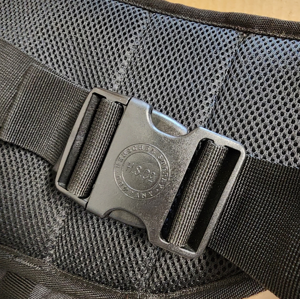 Herschel Eighteen Waist Pack NWOT - Picture 8 of 11